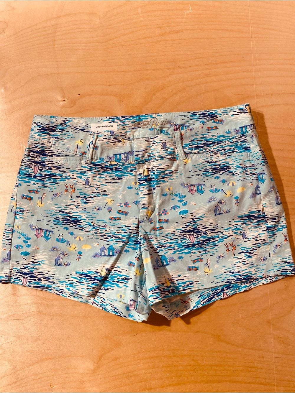 Old Navy Light Blue Beach-Print Women's Bermuda Shorts 4 (SZ)